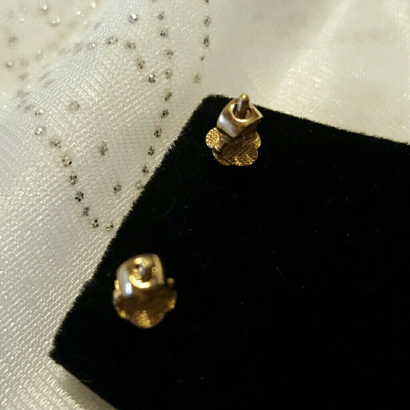 Stunning! Flawless diamond studs with screw posts. - Picture 6 of 8