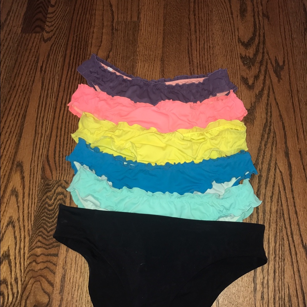 Purse ruffle cheekies