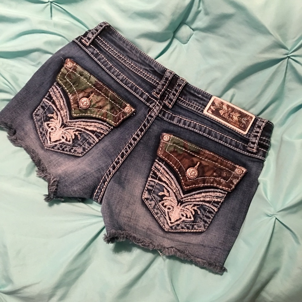 Grace in LA Jean shorts NEVER WORN Camouflage 27