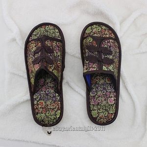 Traditional style brocade women's/men slipper