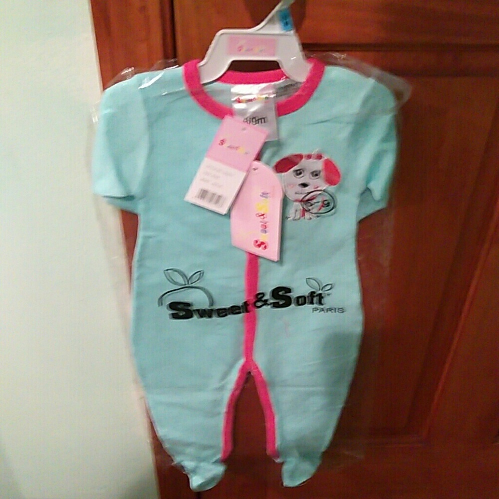 Infant sleepwear