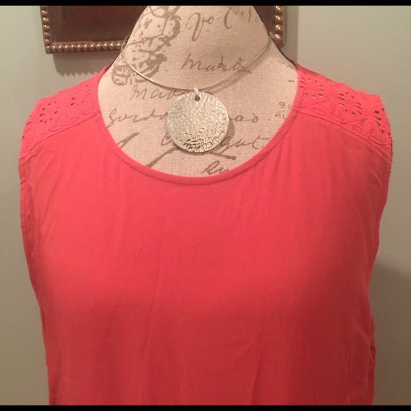 Banana Republic sleeveless dressy/casual top NWT - Picture 2 of 4