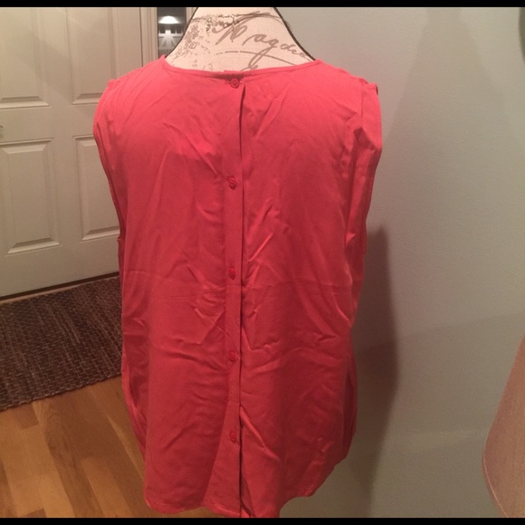 Banana Republic sleeveless dressy/casual top NWT - Picture 4 of 4