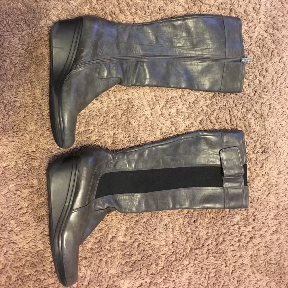 Kenneth Cole grey boots