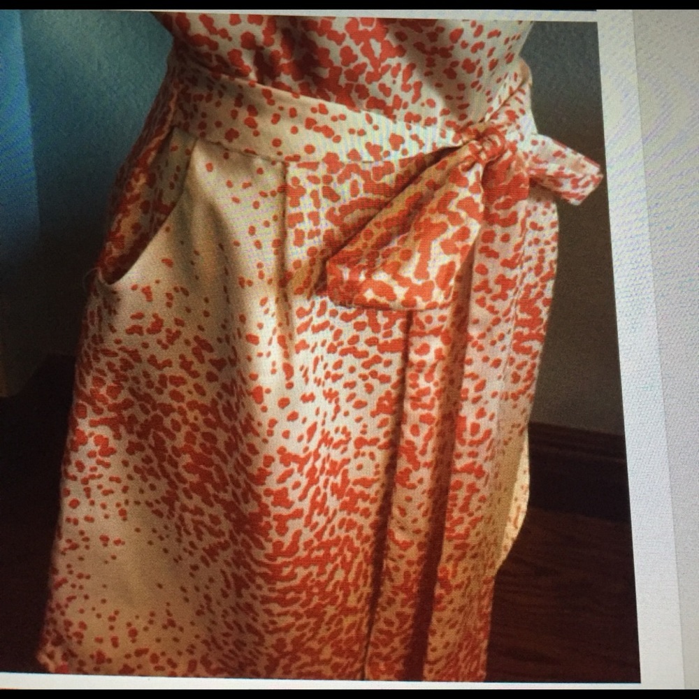 Beautiful dress for all occasions. - Picture 3 of 4