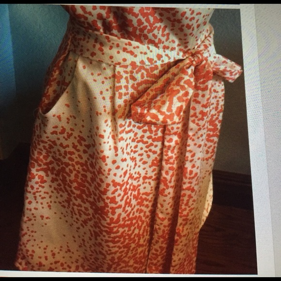 Beautiful dress for all occasions. - Picture 3 of 4