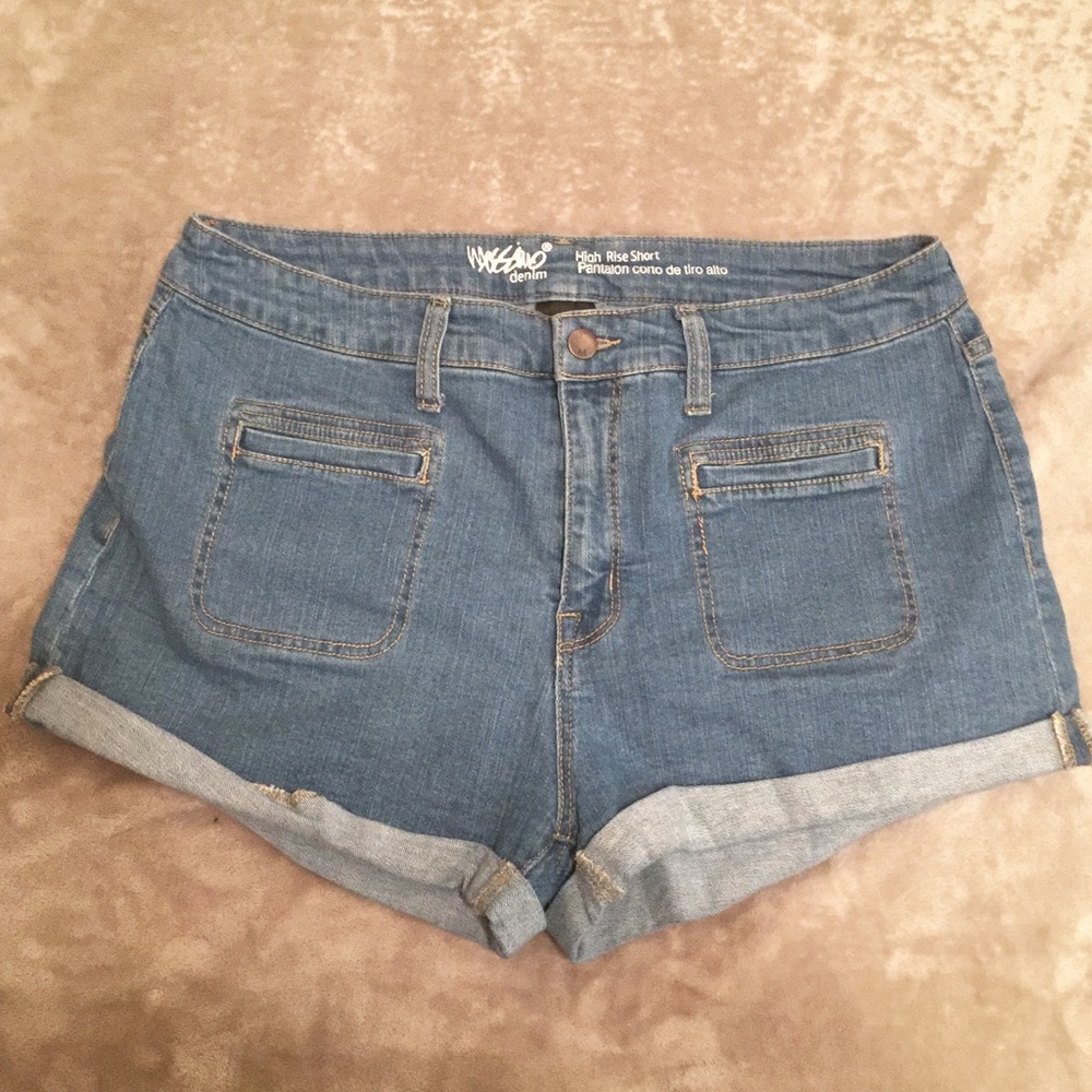 Mossimo Light Wash High Rise Short
