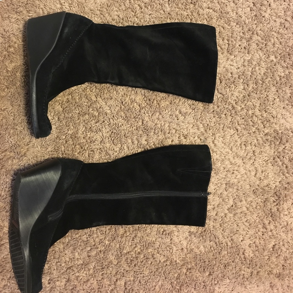 Black suede calf boot.