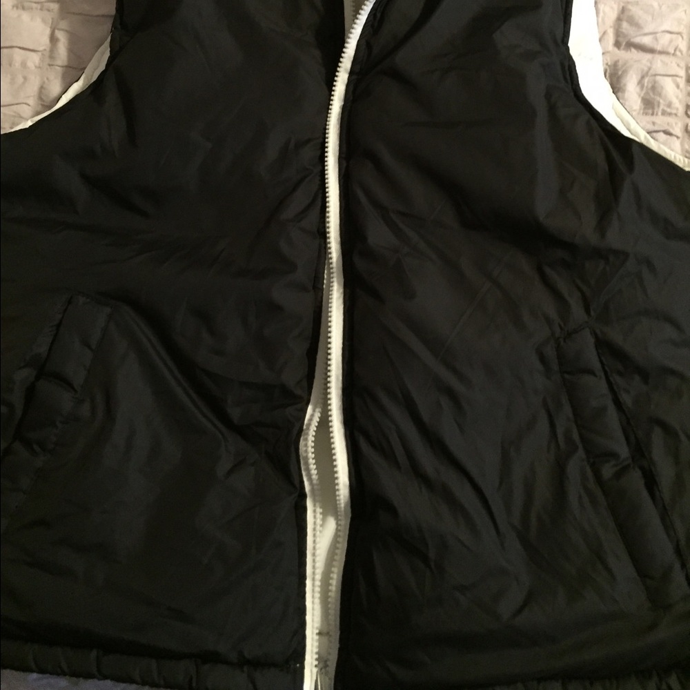 Reversible down vest - Picture 2 of 2