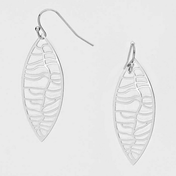 Leaf Cut Out Earings - Picture 1 of 1