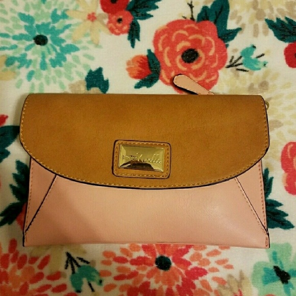simply noelle Handbags - Simply noelle envelope style bag NWT