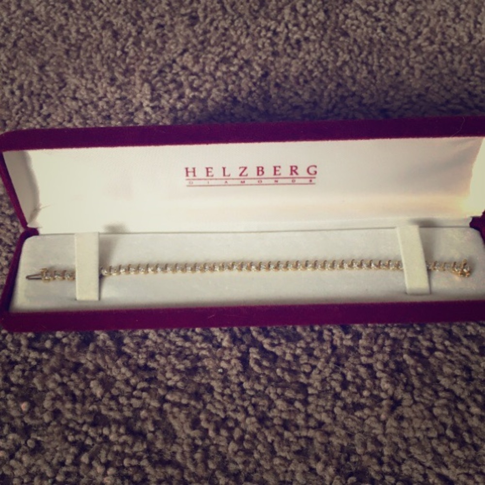 Helzberg 14k Yellow Gold Diamond Tennis Bracelet