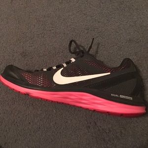 Nike fit sole running sneakers
