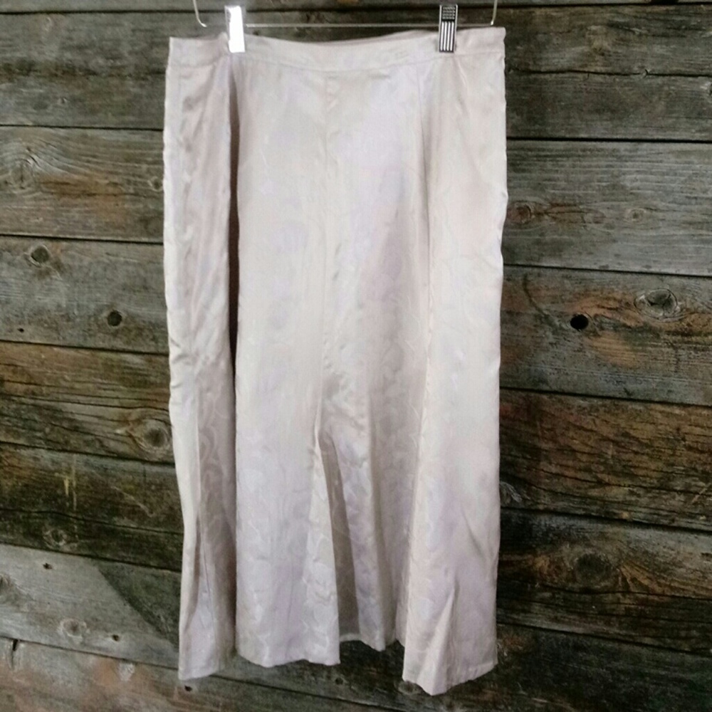 🆕Chicos size1 (or size 8) Hurley Skirt Chardonnay