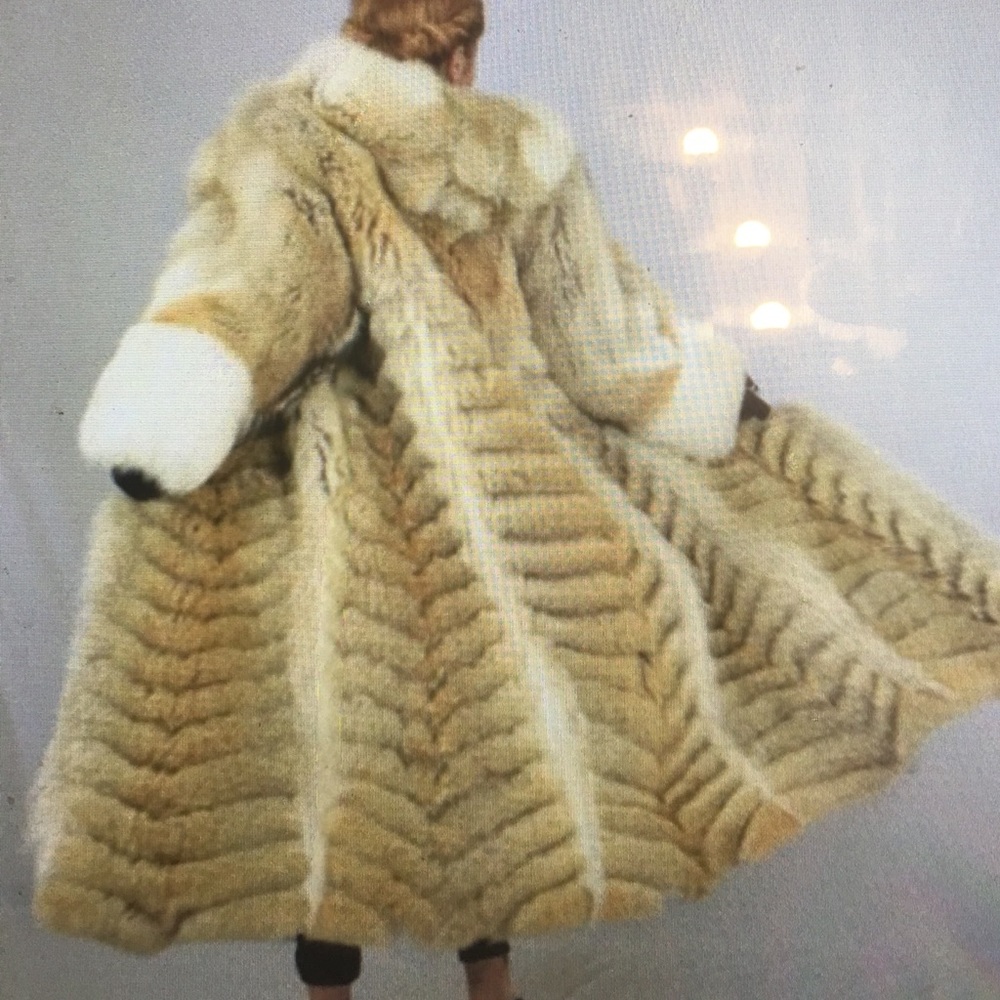 Beautiful Fox Coat with Hood - Picture 4 of 8