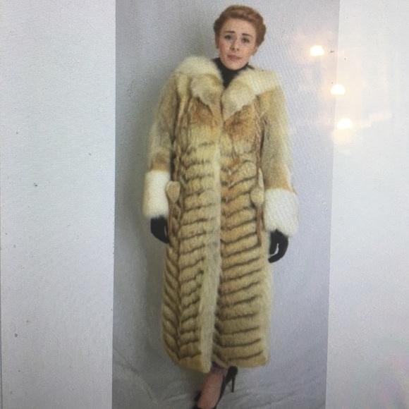 Beautiful Fox Coat with Hood - Picture 5 of 8