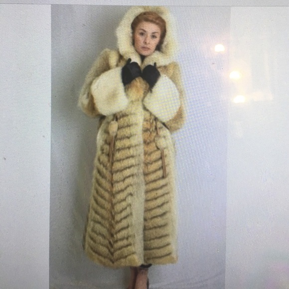 Beautiful Fox Coat with Hood - Picture 7 of 8