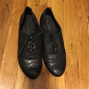 Super cute Aldo Black Oxfords!