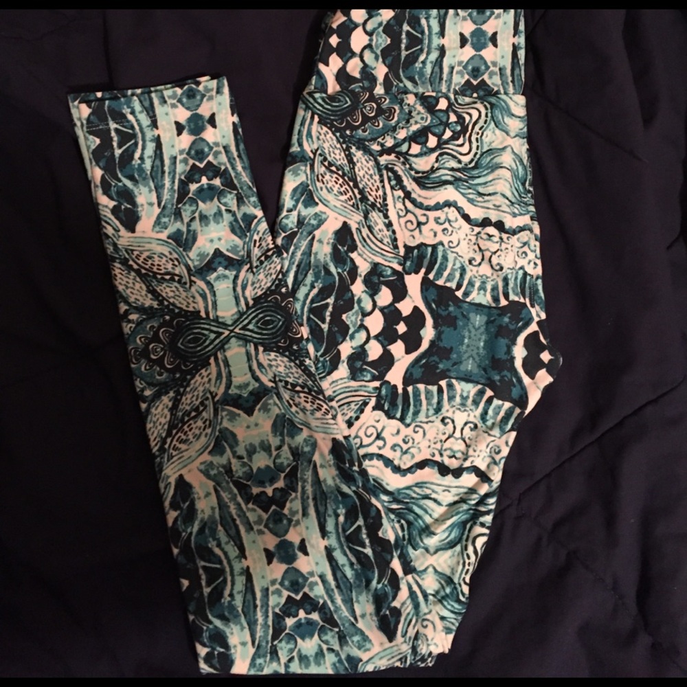 BNWOT lularoe mermaid scale OS leggings- unicorn!
