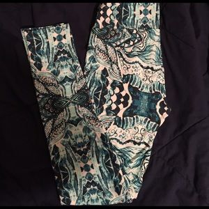 BNWOT lularoe mermaid scale OS leggings- unicorn!