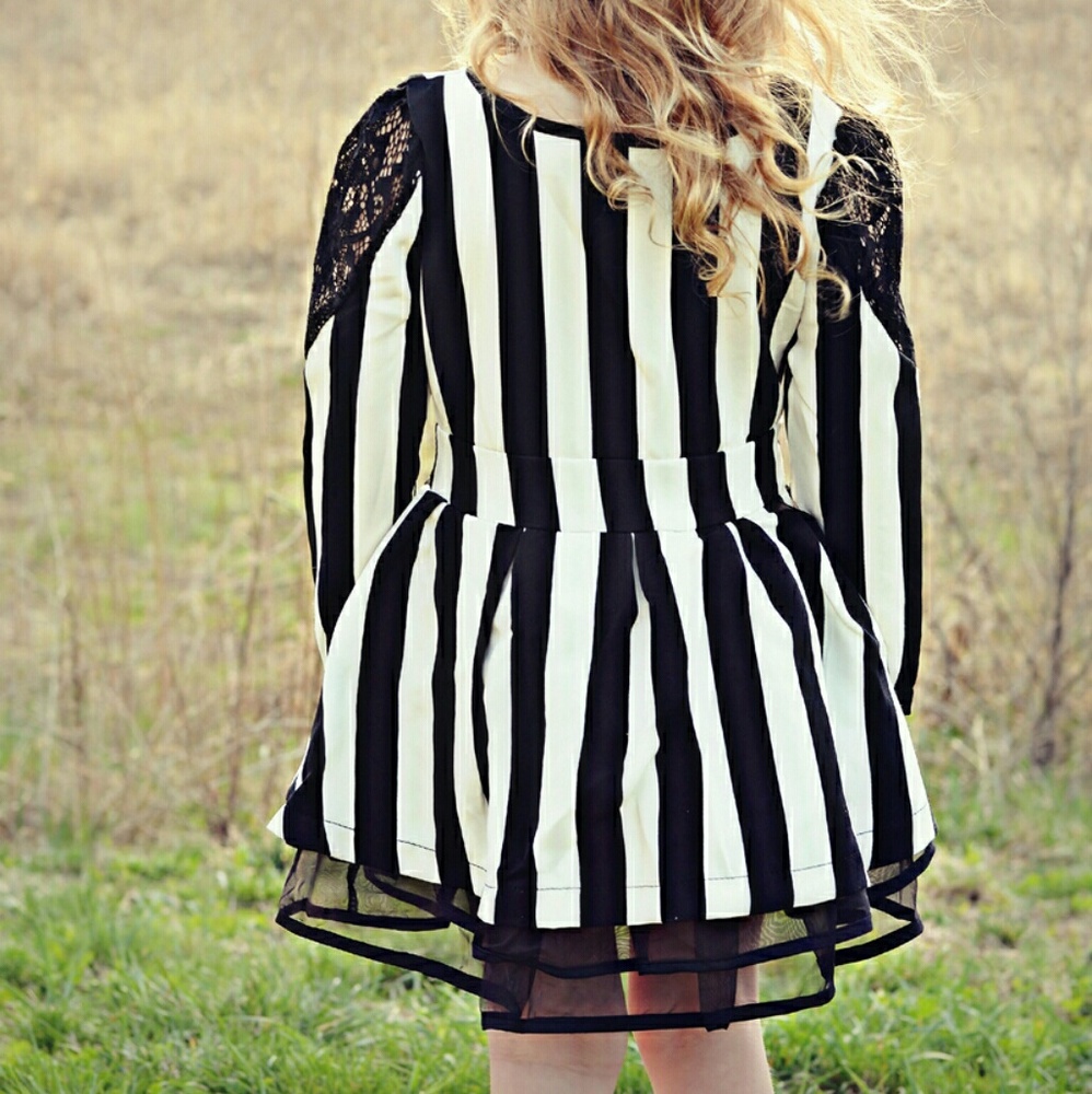 Girls Black White Stripe Dress $13 Bundle - Picture 2 of 2