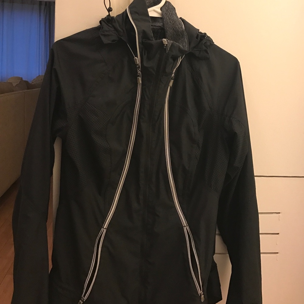 Lululemon recorder breaker jacket