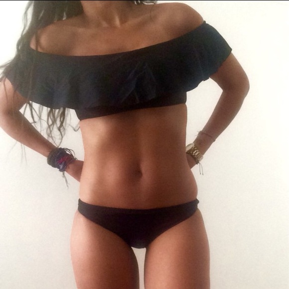 Black Off the Shoulder Ruffle Bikini - Picture 3 of 7