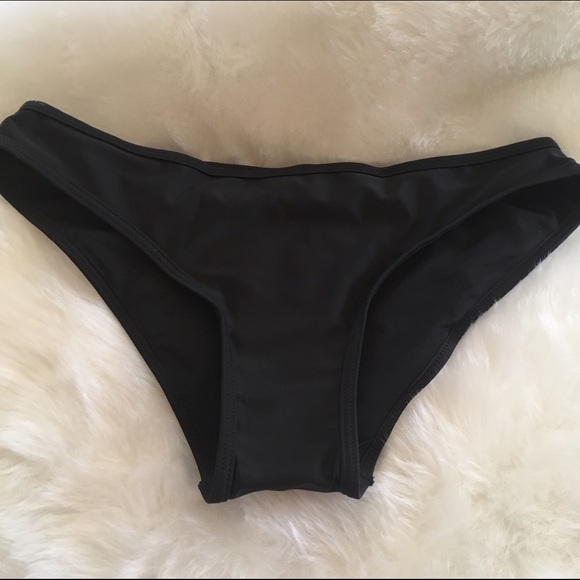 Black Off the Shoulder Ruffle Bikini - Picture 5 of 7