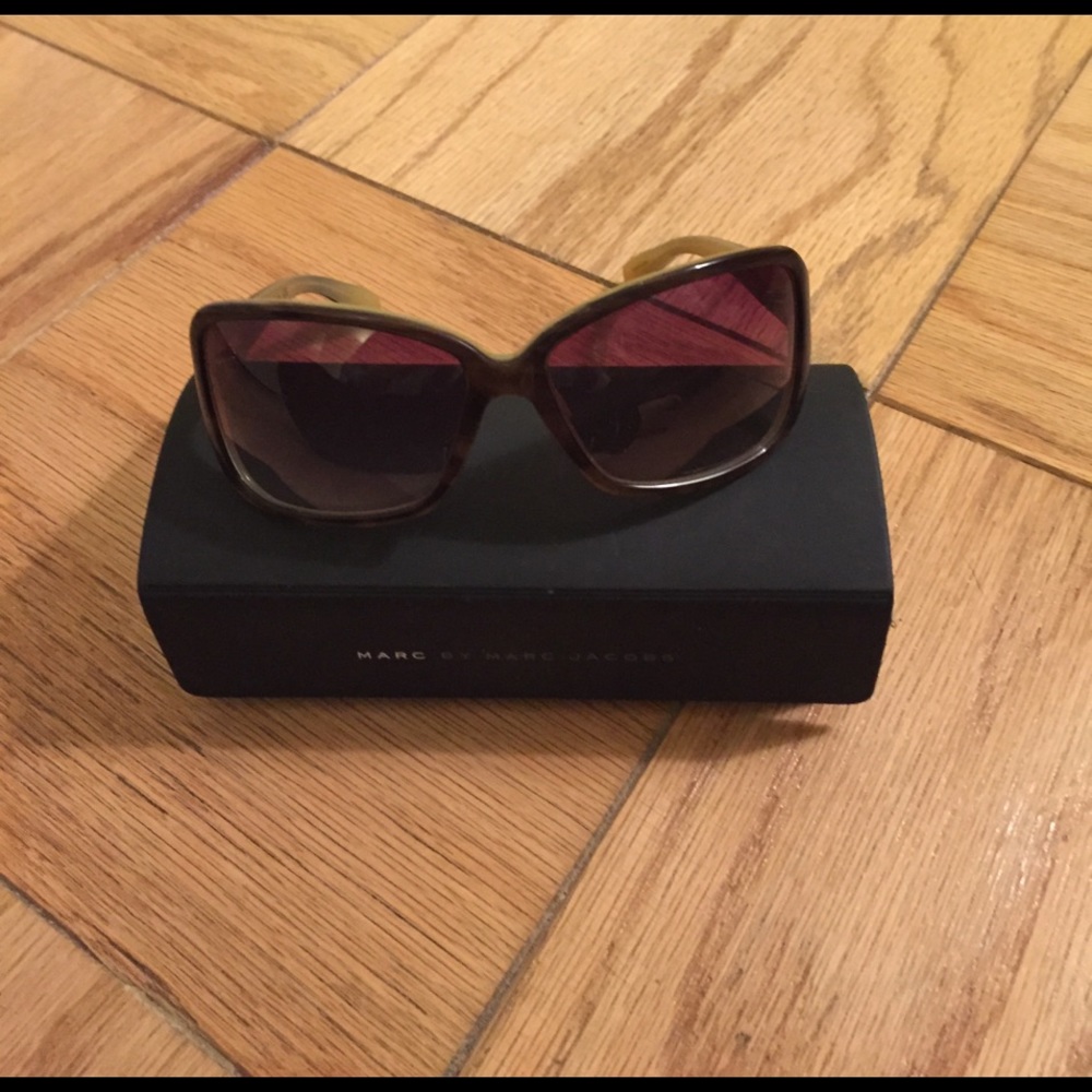 MARC BY MARC JACOBS PERFECT CONDITION SUNGLASSES