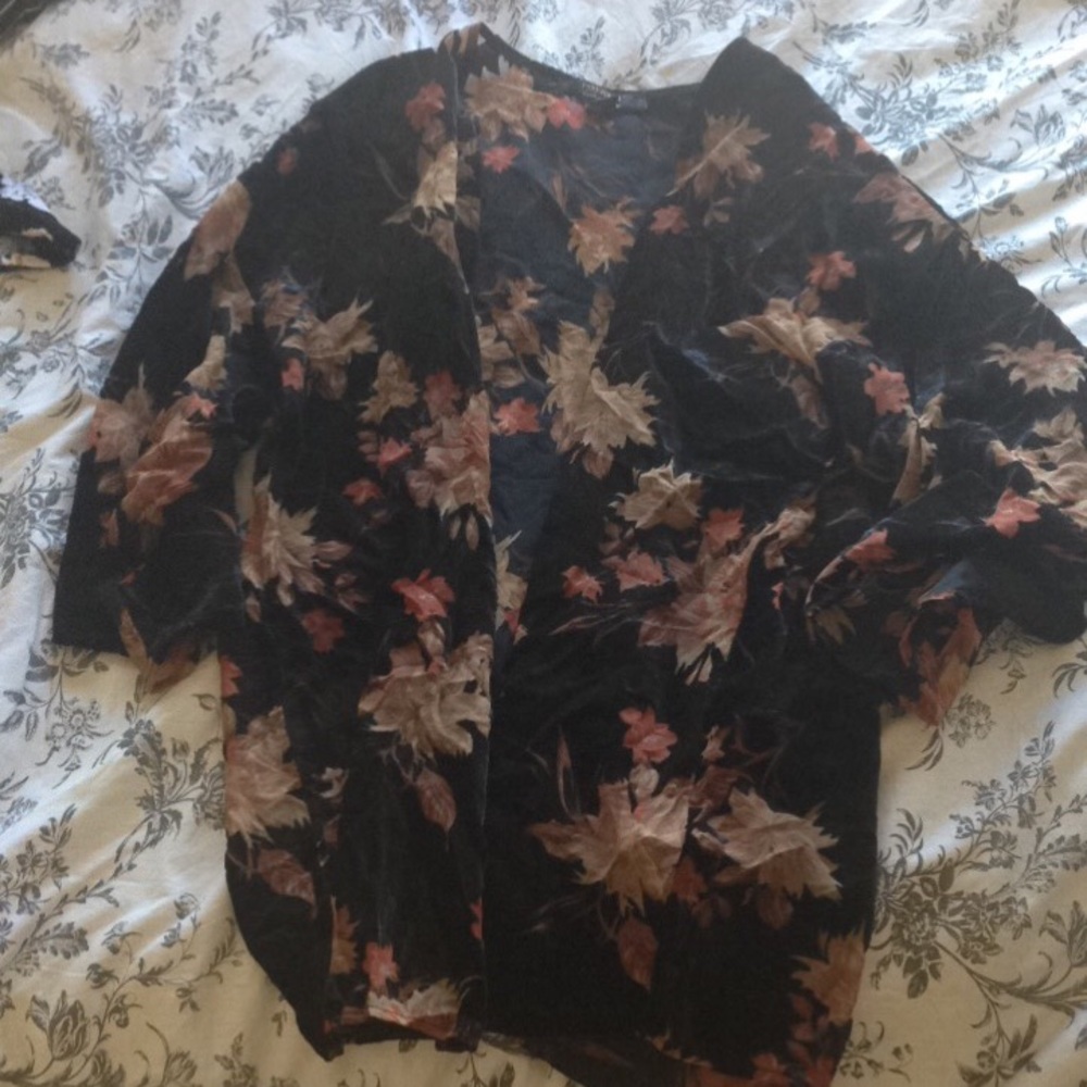 Velvet floral kimono