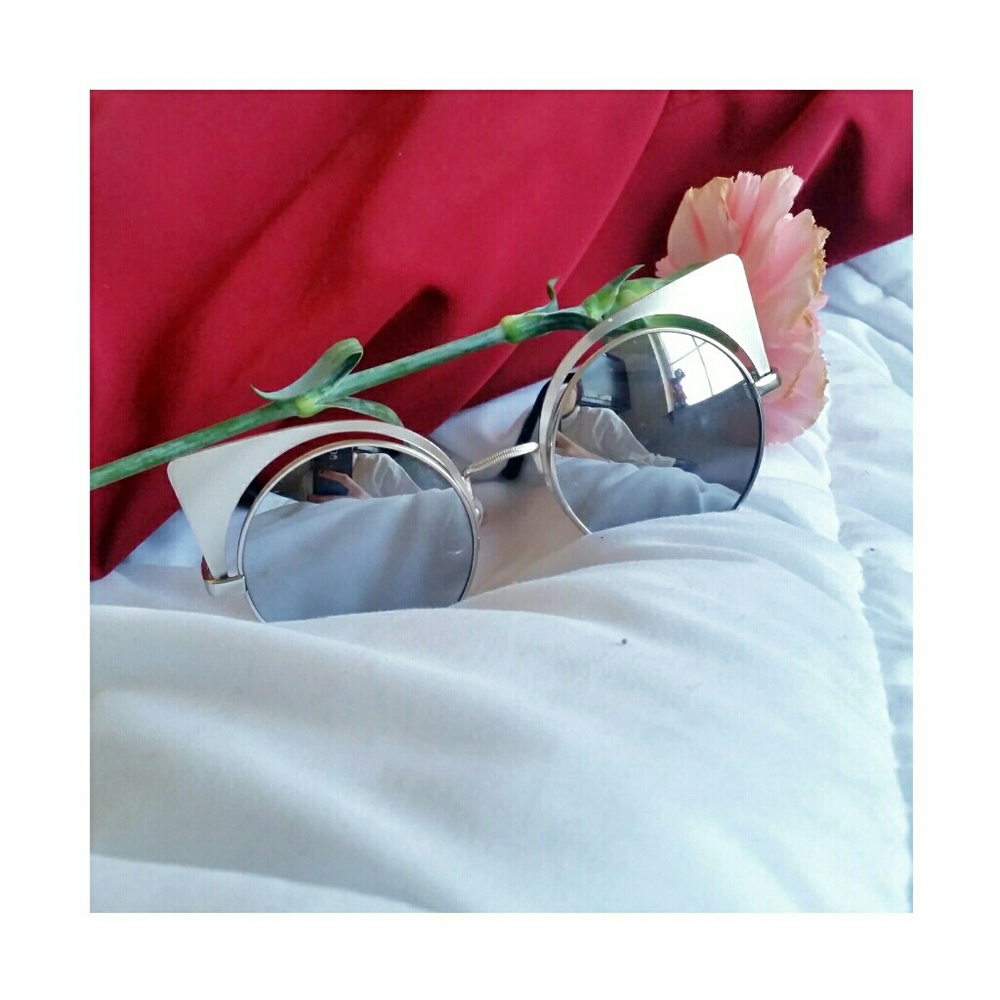 Cute mirror Cat-eye Silver Sunglasses - Picture 3 of 3