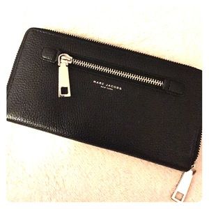 Authentic Marc Jacobs Gotham Leather Travel Wallet