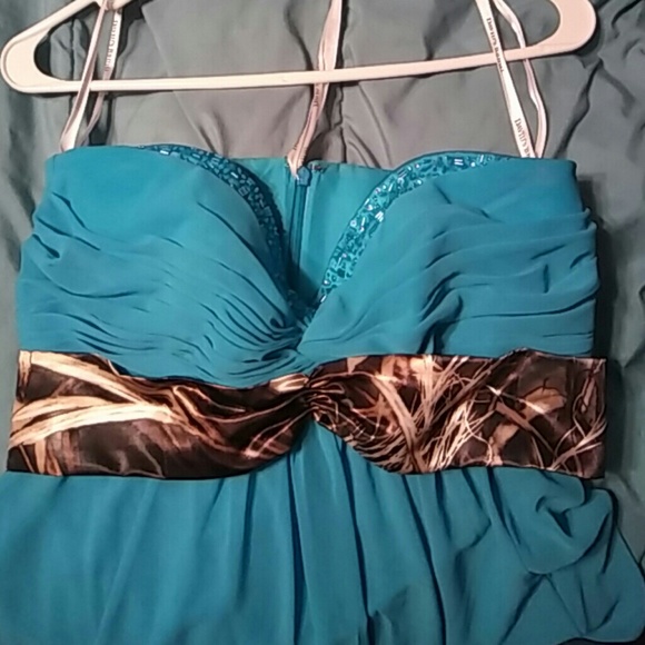 Dress - Picture 1 of 3