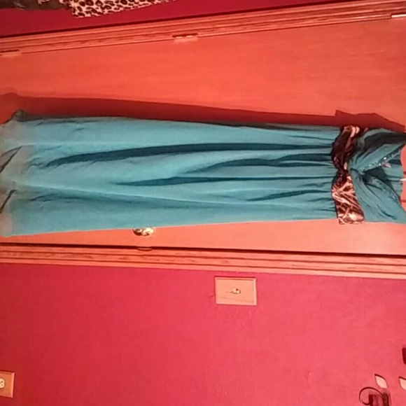 Dress - Picture 3 of 3