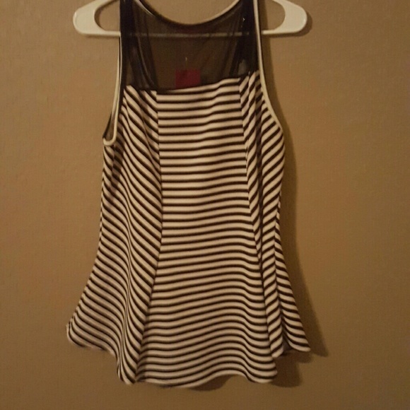 Plus size black and white top - Picture 2 of 4