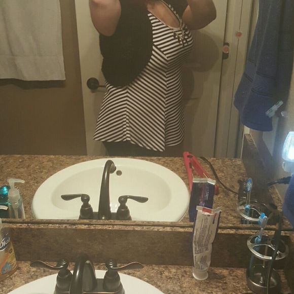 Plus size black and white top - Picture 3 of 4