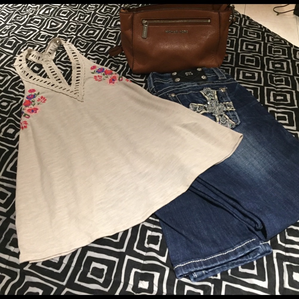 Hollister Flower embroided top