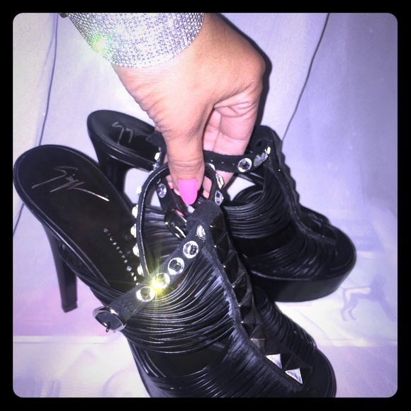 Giuseppe Zanotti Design - Picture 3 of 4