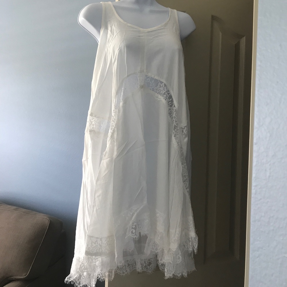 💕💝Flirty white dress🏖💋 - Picture 3 of 3