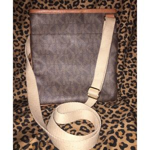 Beautiful authentic Michael Kors cross body purse