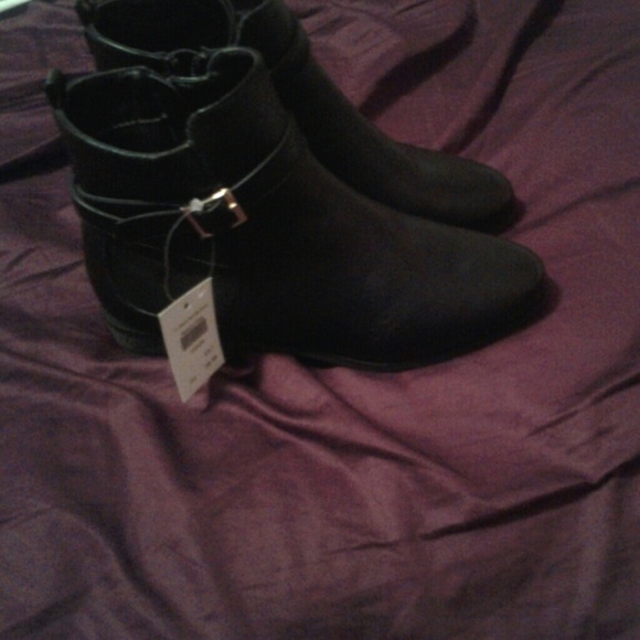 Black ankle boots with buckle - Picture 2 of 4