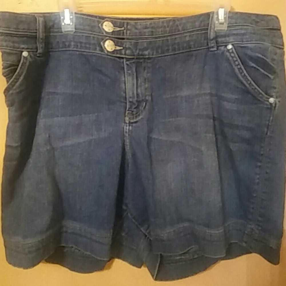 High-waist jean shorts
