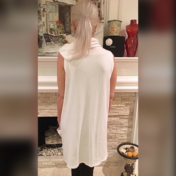 Adorable white hoodie with pockets - Picture 4 of 4