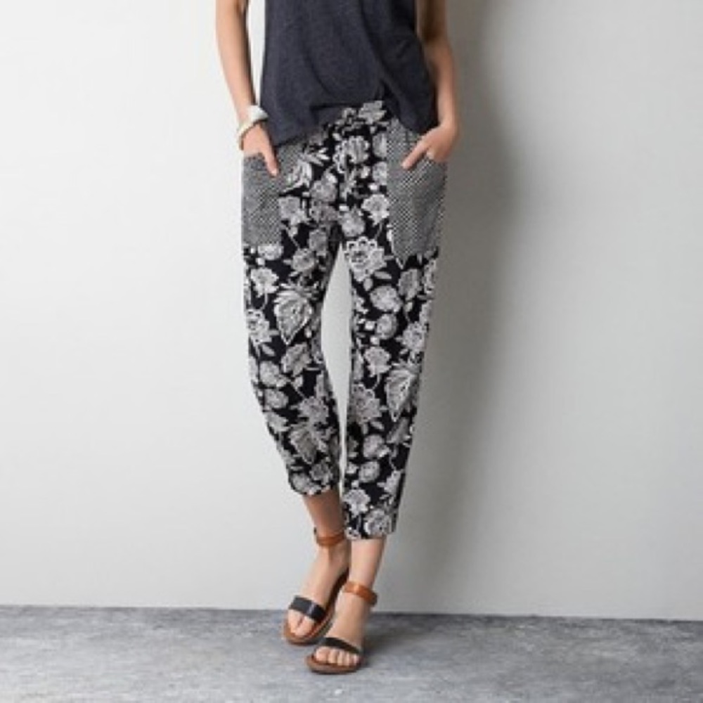 Stunning AEO floral soft pant