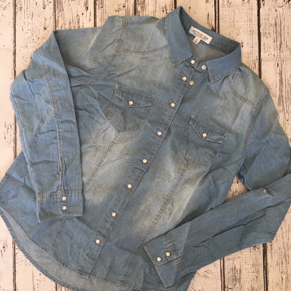 Chambray Top! Light Denim