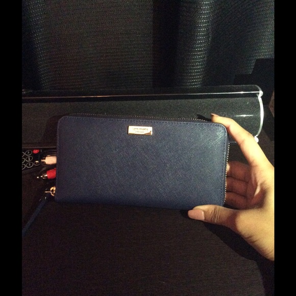 Kate Spade wallet - Picture 1 of 2