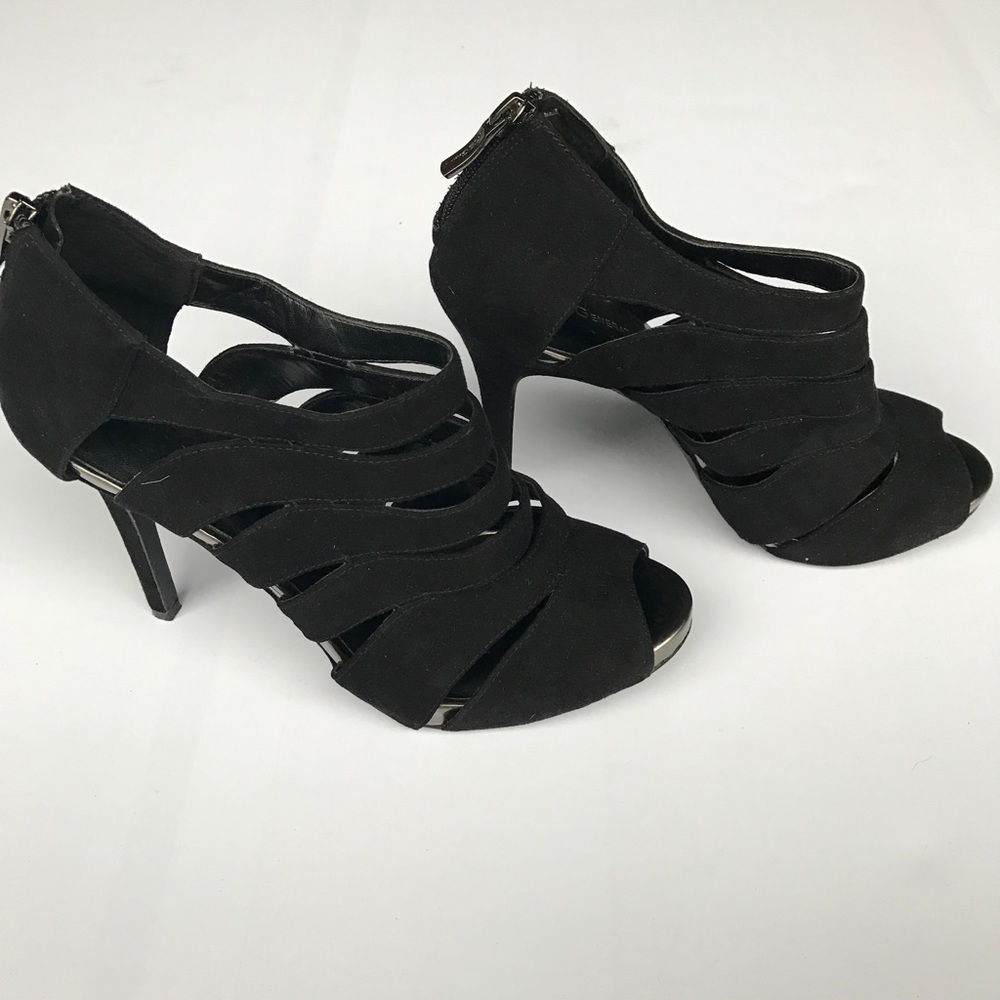 {🙃BCBGeneration} black heels - Picture 3 of 5