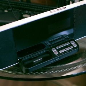 Ipod iphone alarm clock radio