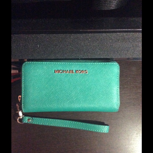 Michael Kors wallet - Picture 1 of 2