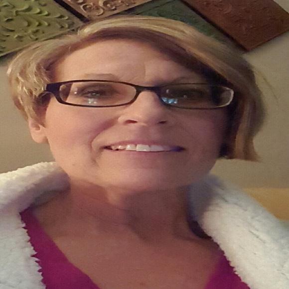 Meet your Posher, Stephanie - Picture 1 of 1